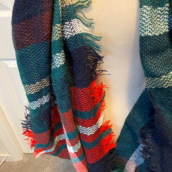 Women’s Kismet infinity scarf - Picture 4 of 5